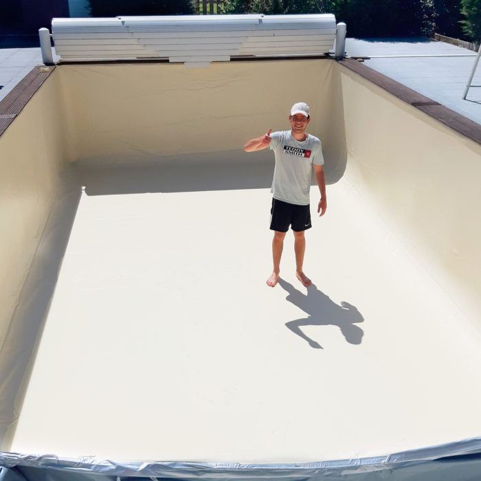 construction de piscine à Libourne, pose d'un nouveau liner de piscine