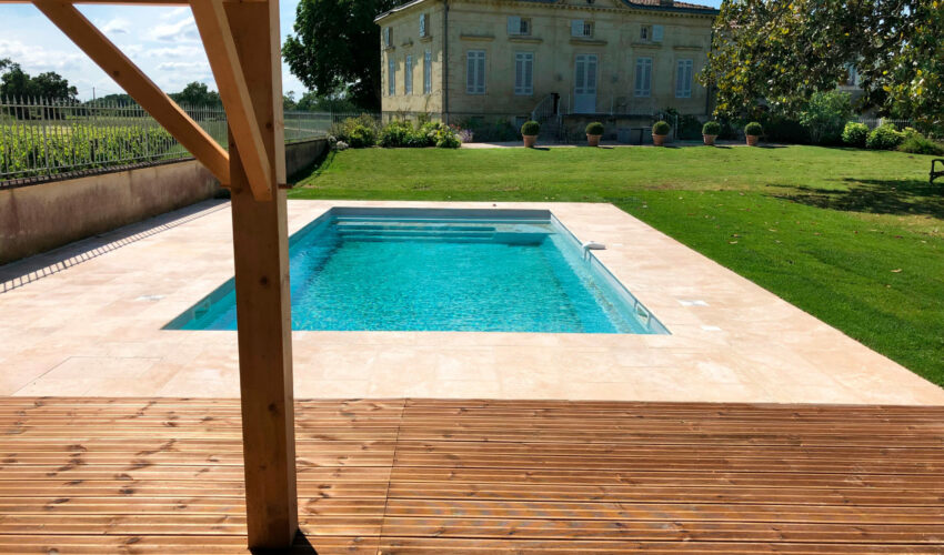 Construction of a swimming pool with wooden beach by Piscines ANCA