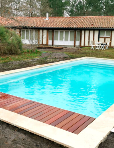 Construction of a swimming pool with underwater grating and wooden beach by Piscines ANCA