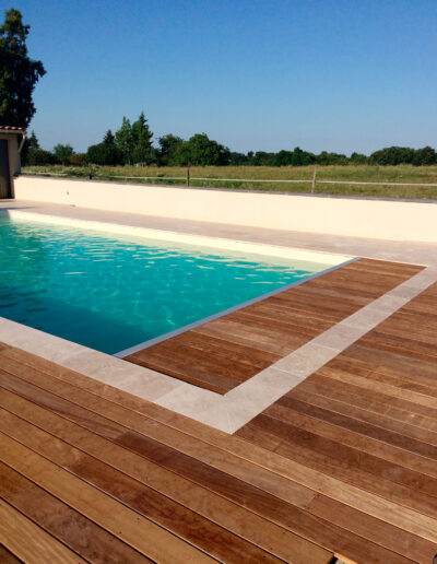 Réalisation d'une piscine avec caillebotis immergé par Piscines Anca