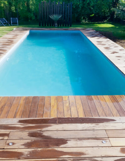 Réalisation d'une piscine avec caillebotis immergé par Piscines Anca