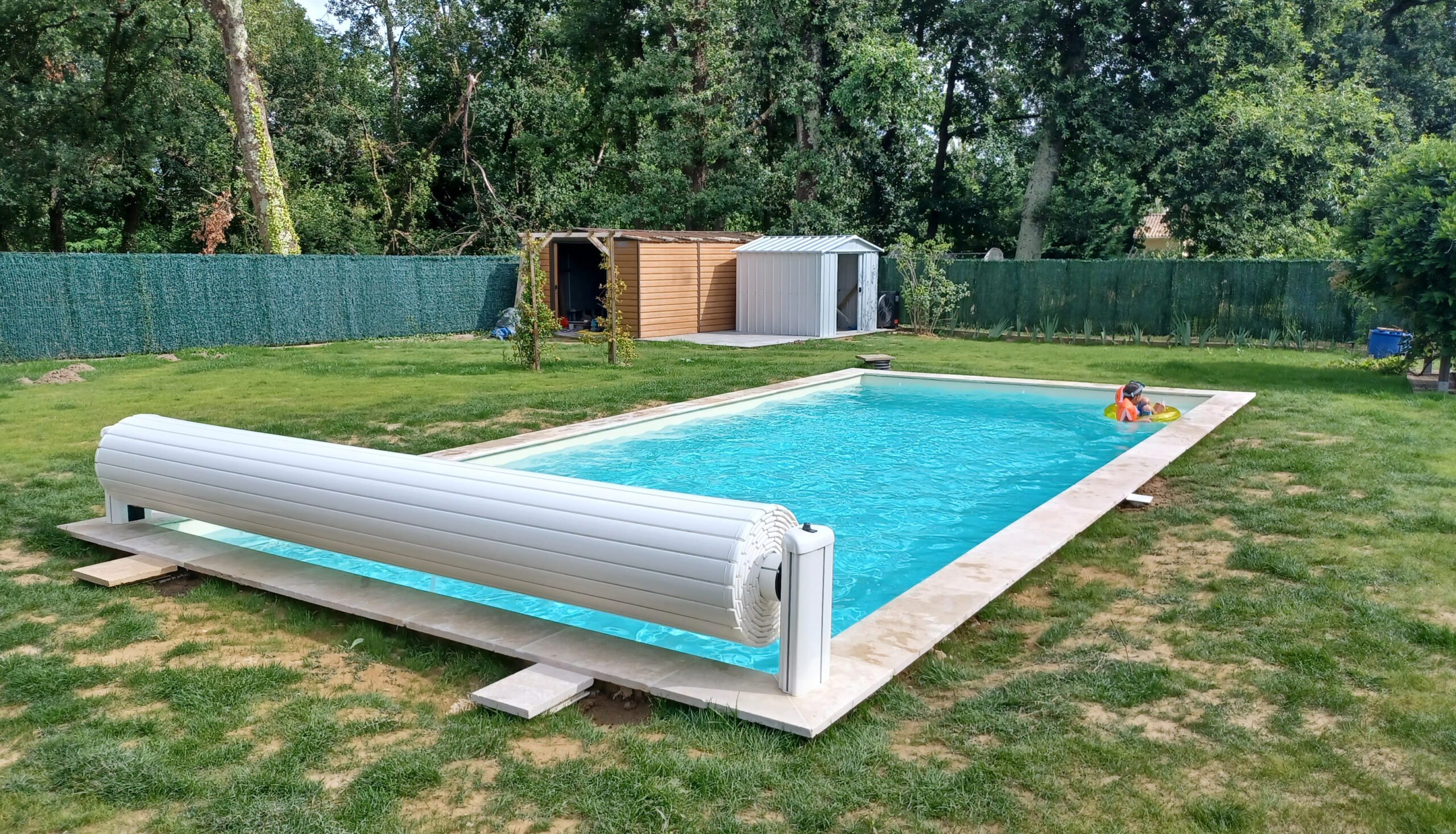Construction de piscine maçonnée avec volet roulant par Piscines ANCA