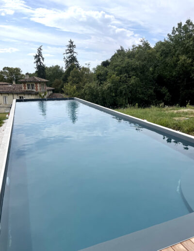 Construction of a large swimming pool by Piscines ANCA